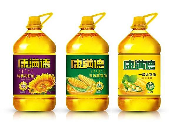 全自动食用油灌装生产线灌装案例图
